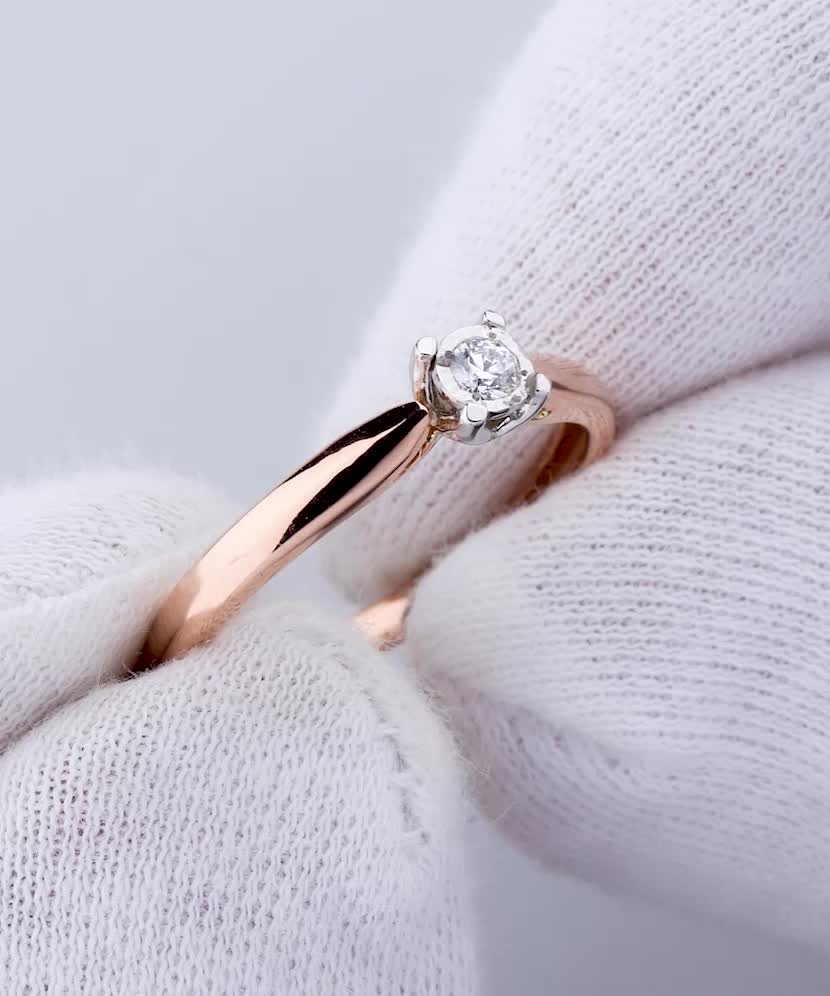 Золотое кольцо с алмазом