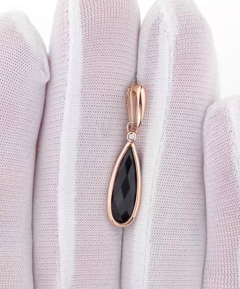 Gold pendant with black agate and diamond