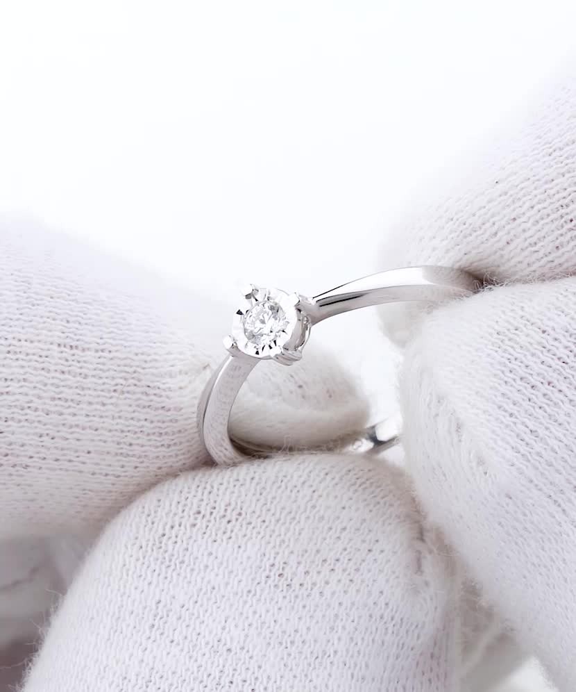 Кольцо из белого золота с бриллиантами Кольцо из белого золота с бриллиантами