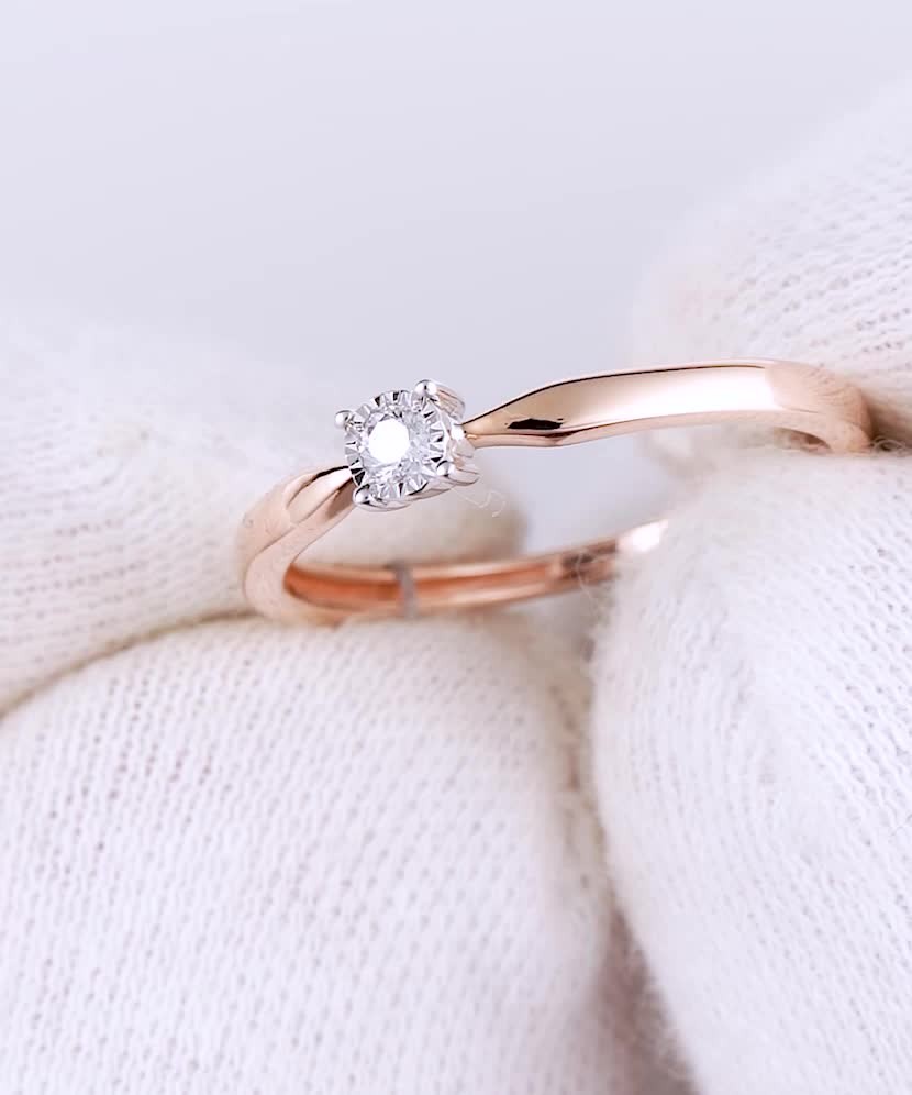 Золотое кольцо с алмазом