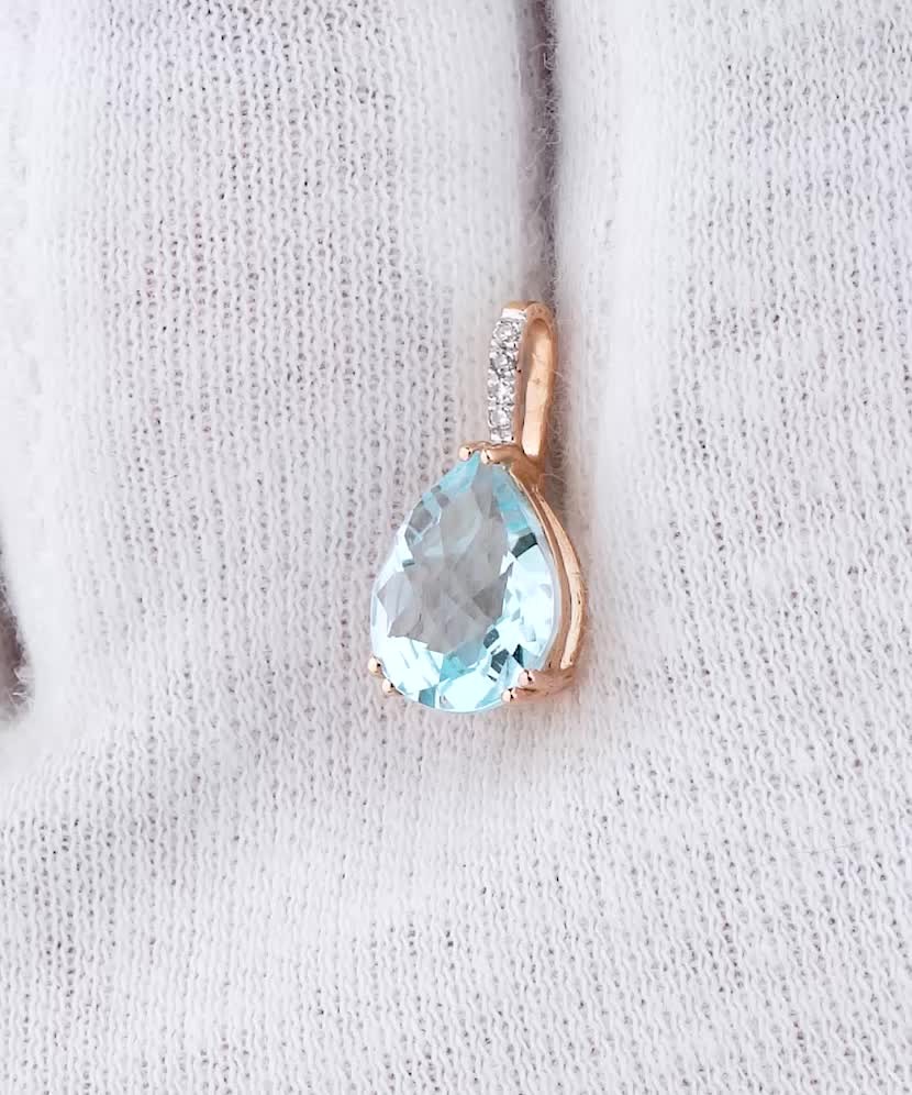 Золотой кулон с бриллиантами и топазом