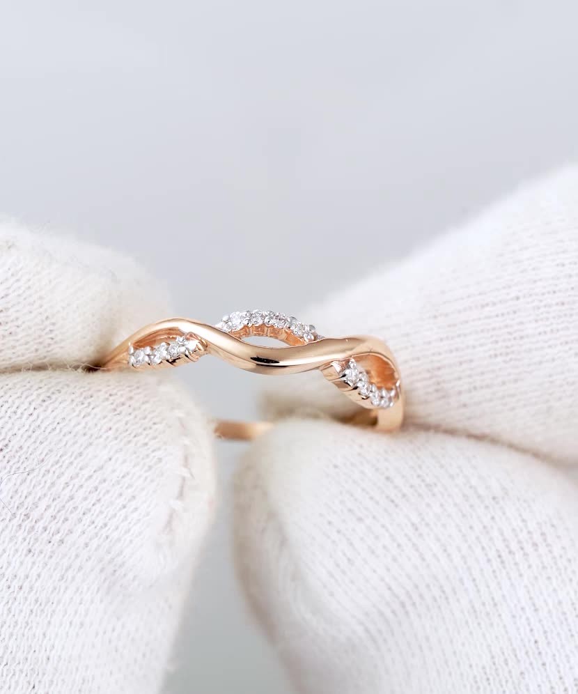 Золотое кольцо с алмазами Золотое кольцо с алмазами