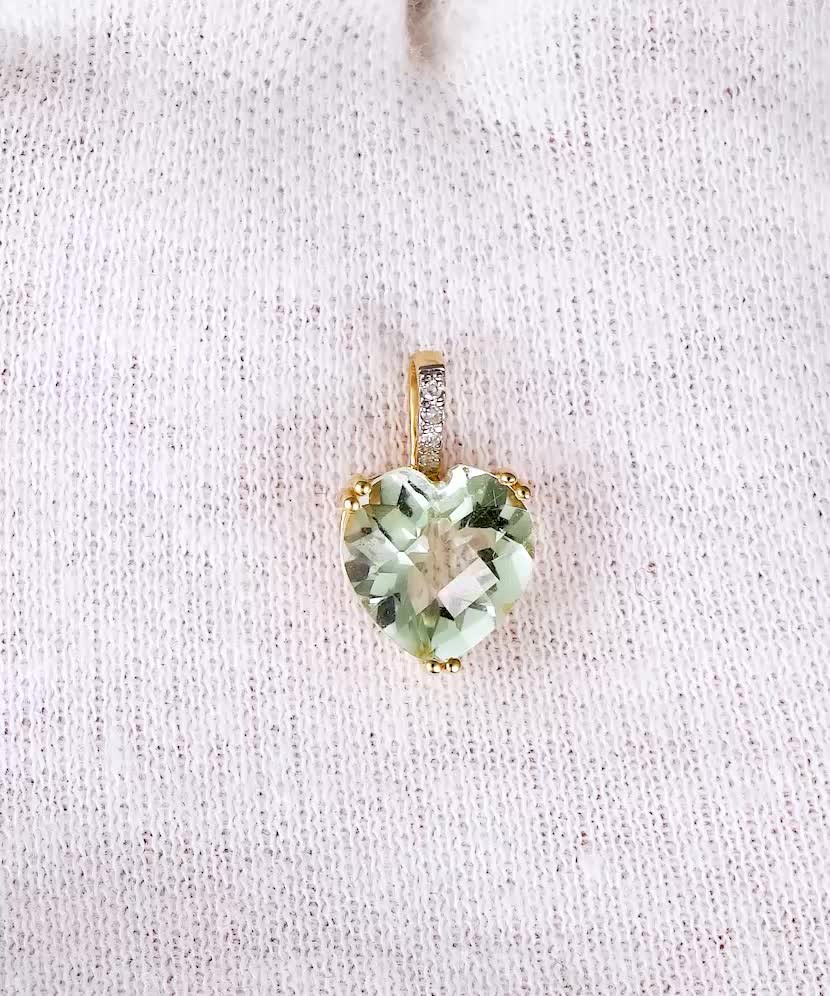 Yellow gold pendant with green amethyst and diamonds "Heart"