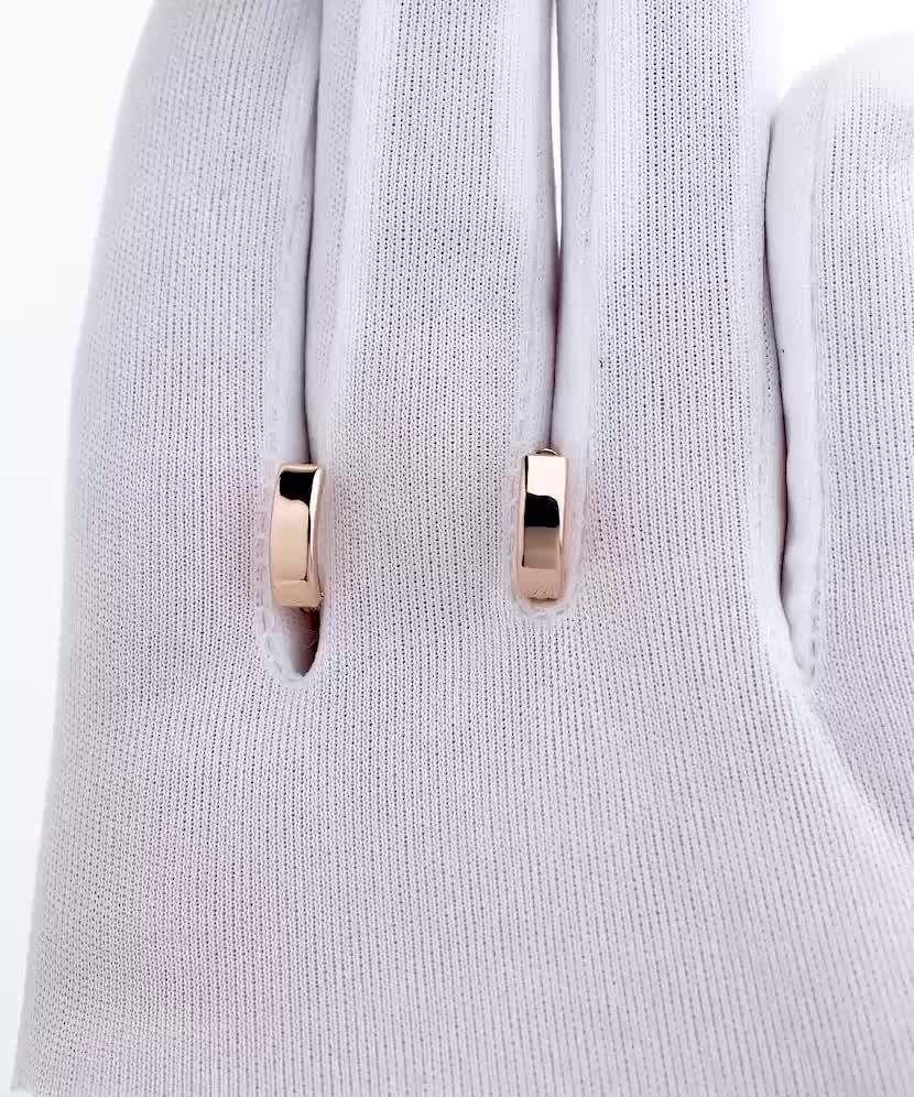 Gold earrings Gold earrings