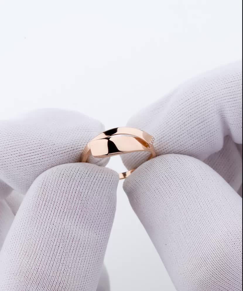 Золотое кольцо с цирконами