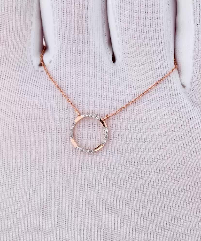 Золотая цепочка с бриллиантовым подвеской Золотая цепочка с бриллиантовым подвеской