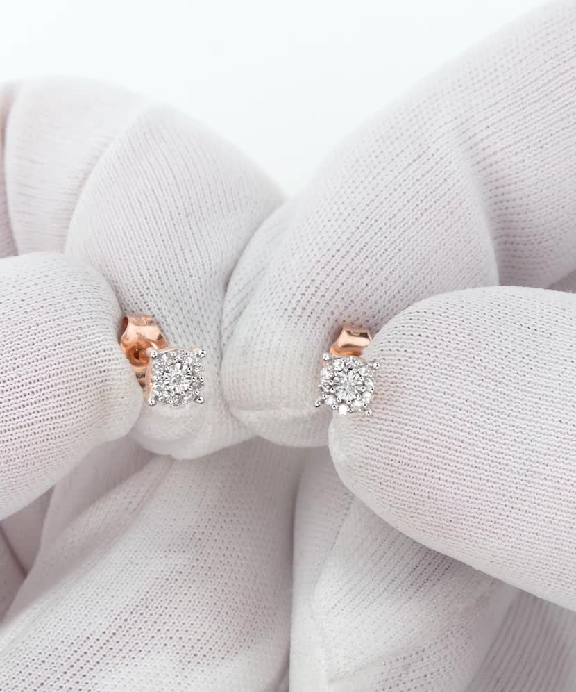 Gold earrings with diamonds