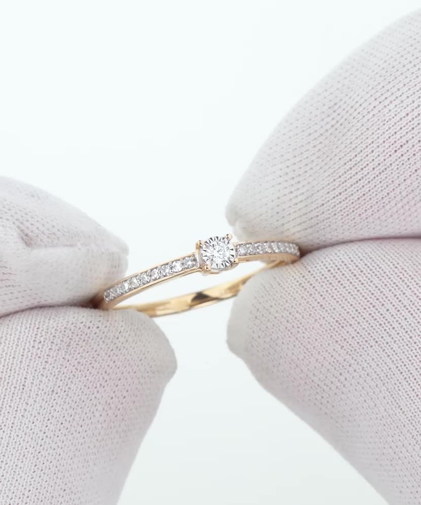 Yellow Gold ring with diamonds